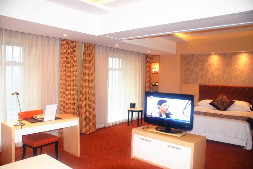 Puxi New Century Hotel Шанхай Экстерьер фото